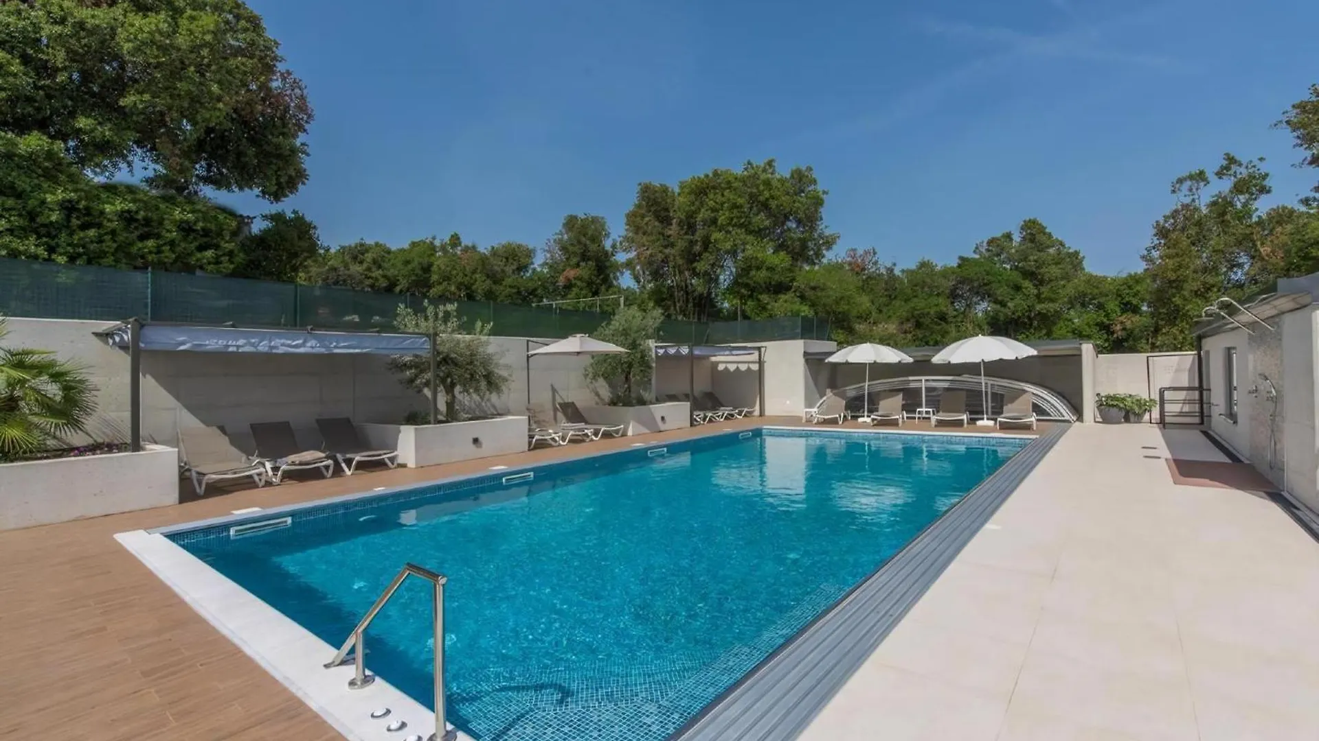 Wohnung In Pjescana Mit Gemeinschaftlichem Pool 풀라 0*,